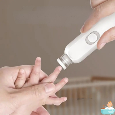 ponceuse-ongle-bebe-blanche-doigt_53f2f1e3-ad27-4fae-8365-ef63d7e06a5b