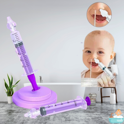 seringue-mouche-bebe-violet-heureux