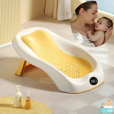 siege-de-bain-bebe-jaune-allonge-maman