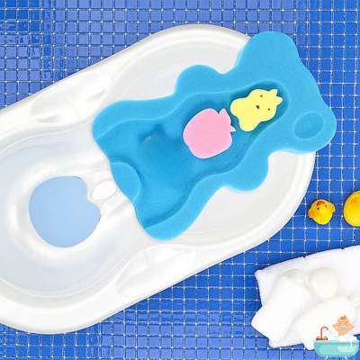 siege-pour-bebe-dans-le-bain-bleu-eponge-maman
